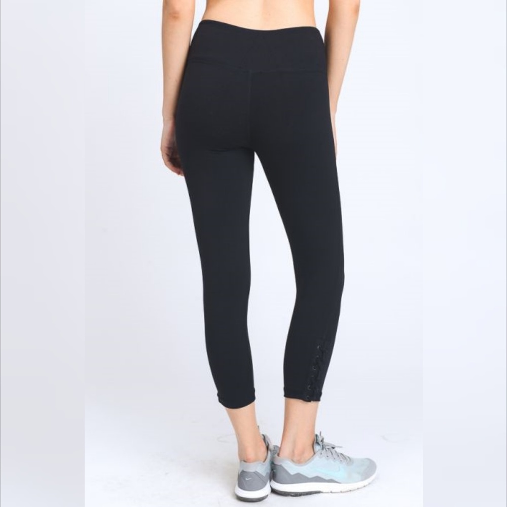 Criss-Cross Lace Accent Capri Leggings - Picture 5 of 6
